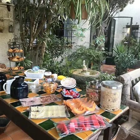 Le Jardin De La Cite Bed & Breakfast 3*